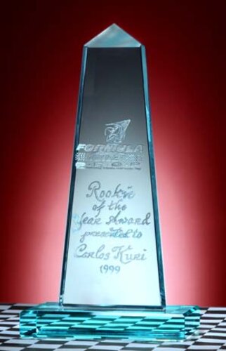 Trofeo de novato del año de la Fórmula One P.R.O.P. Tour, 1999, a nombre de Carlos Kuri